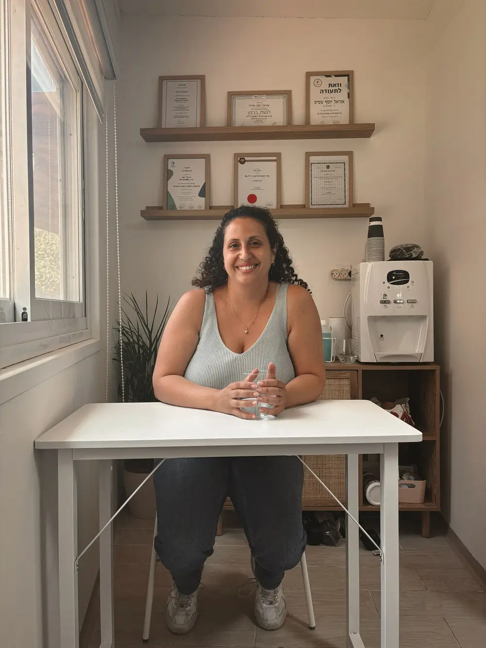 אוראל עסיס, פיזיותרפיסטית מוסמכת בקליניקה בנהריה